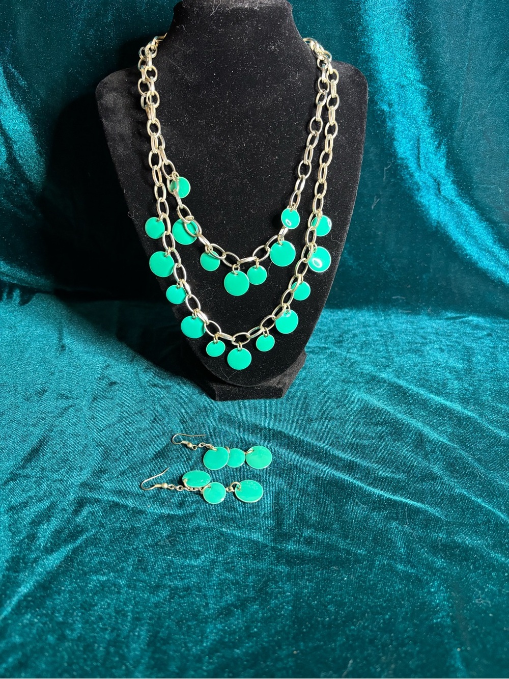 Teal Colored Enameled  Discs Layered Necklace With Matching Earring. Silvertone